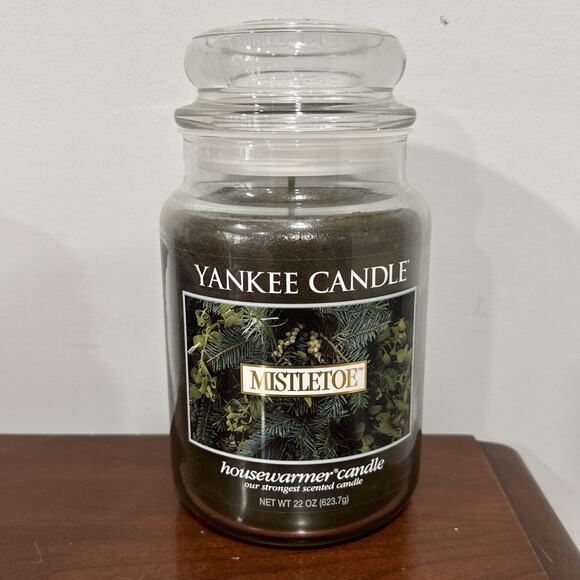 Yankee Candle Mistletoe Large Jar Classic Label 22oz Holiday Scent - Picture 1 of 7